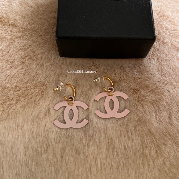 Auth Chanel Vintage Pink CC Logo Earrings w/ Gold hdw - Picture 2 of 10